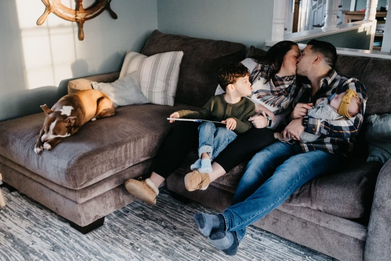 a family session at home in trumbull, ct with kristyn miller photography